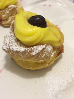 Foto di Zeppole crema Pasticcera e amarena