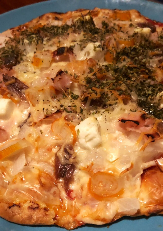 Una foto de Pizza proteica con base de pollo