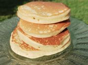 Una foto de pancakes con harina leudante