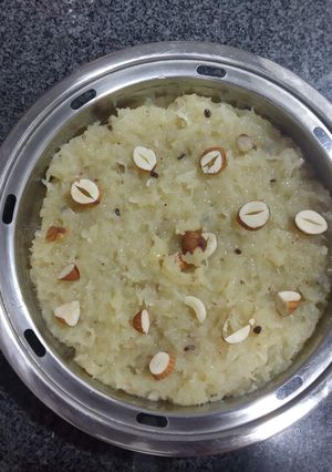 A picture of Narlaychi Wadi Coconut Burfi.