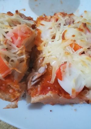 Una foto de Bocapizza de caballa y palitos de surimi