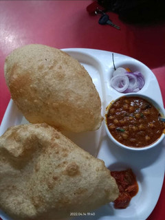 छोले भटूरे (chole bhature recipe in Hindi) रेसिपी मुख्य फोटो