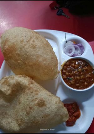 छोले भटूरे (chole bhature recipe in Hindi) रेसिपी मुख्य फोटो