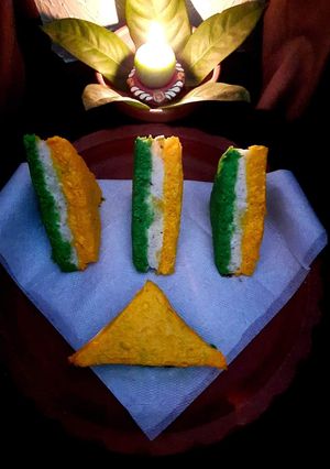 তিরঙ্গা চিকেন স্যান্ডউইচ (Tricolour chicken sandwich recipe in Bengali) রেসিপির প্রধান ছবি