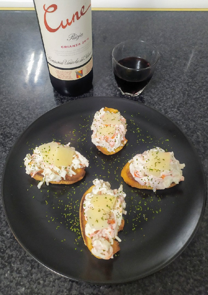Una foto de Ensalada de cangrejo para tostas