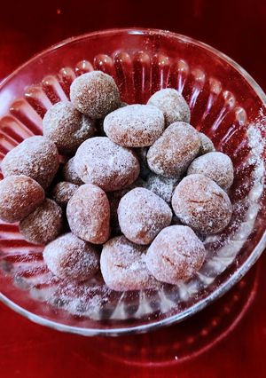 A picture of Ginger Jaggery Lemon Honey Candy.