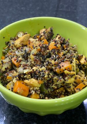Una foto de Quinoa y verduras al wok