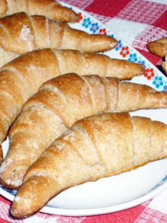 Kifli (teljes kiőrlésű lisztből) recept fotója