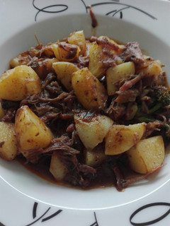 Una foto de Sobras del refrigerador, guisado con barbacoa de res