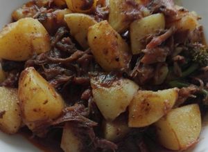 Una foto de Sobras del refrigerador, guisado con barbacoa de res