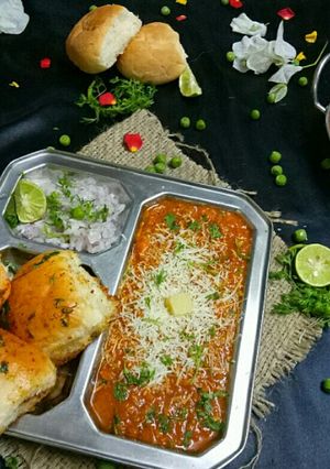 A picture of Cheese pav bhaji.