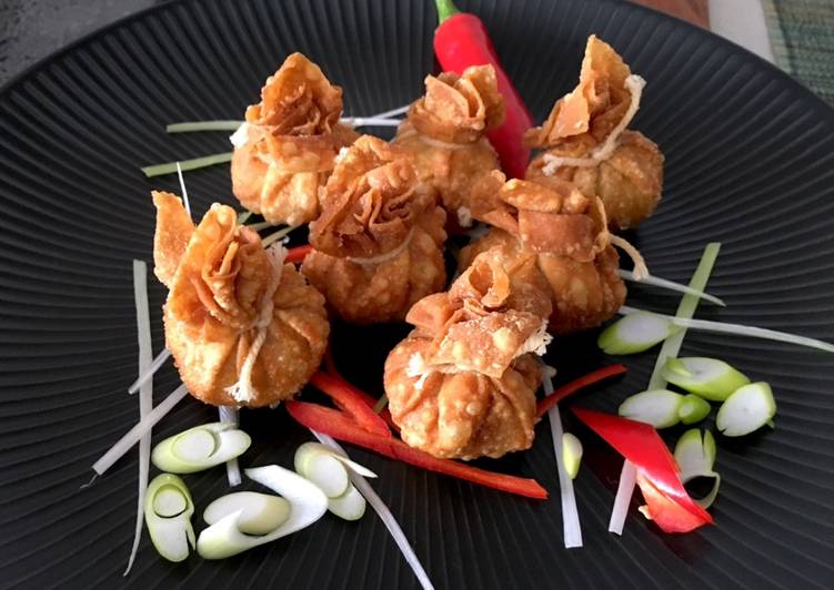 Wonton Goreng isi Kari Ayam