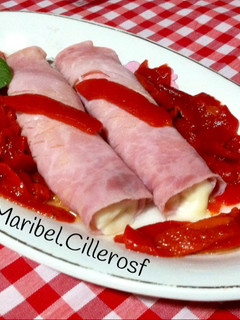 Una foto de Jamón cocido relleno de torta del Casar