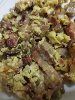 Una foto de Revuelto de huevos con bacon