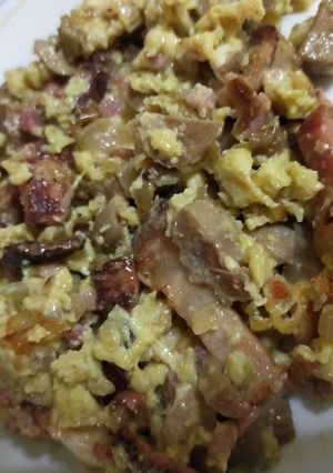 Una foto de Revuelto de huevos con bacon