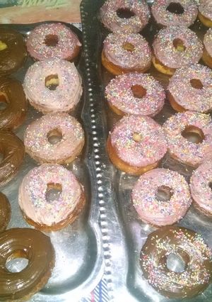 Una foto de Rosquillas fritas con chispas de color