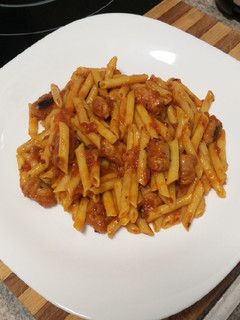Una foto de Macarrones con salchichas