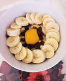 Gachas de avena con mix de frutos secos, uvas pasas y chocolate