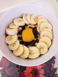 Foto principal de Gachas de avena con mix de frutos secos, uvas pasas y chocolate