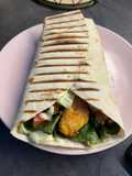 Tortilla z guacamole i sosem serowym