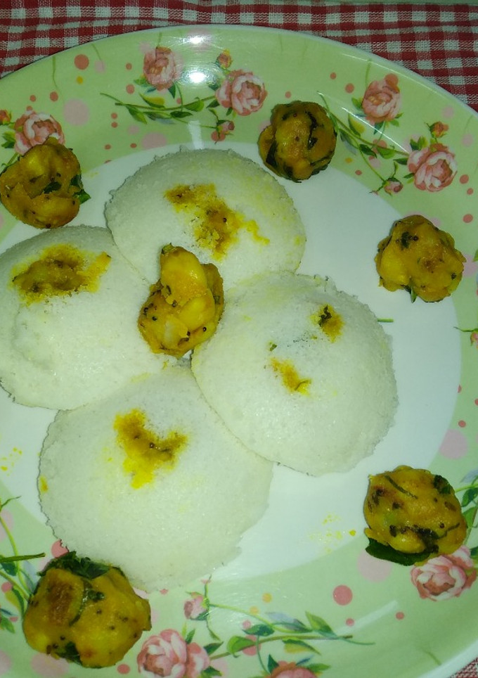 மசாலா உருளைக்கிழங்கு இட்லி செய்முறை முக்கிய புகைப்படம்