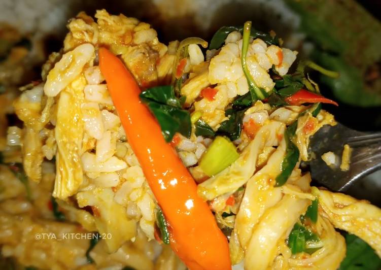 Cara Gampang Menyiapkan Nasi Bakar Ayam Suwir, Jamur, Kemangi yang Lezat