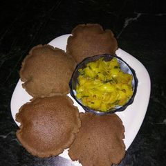 A picture of Bajre ke aate ki chapati puri.