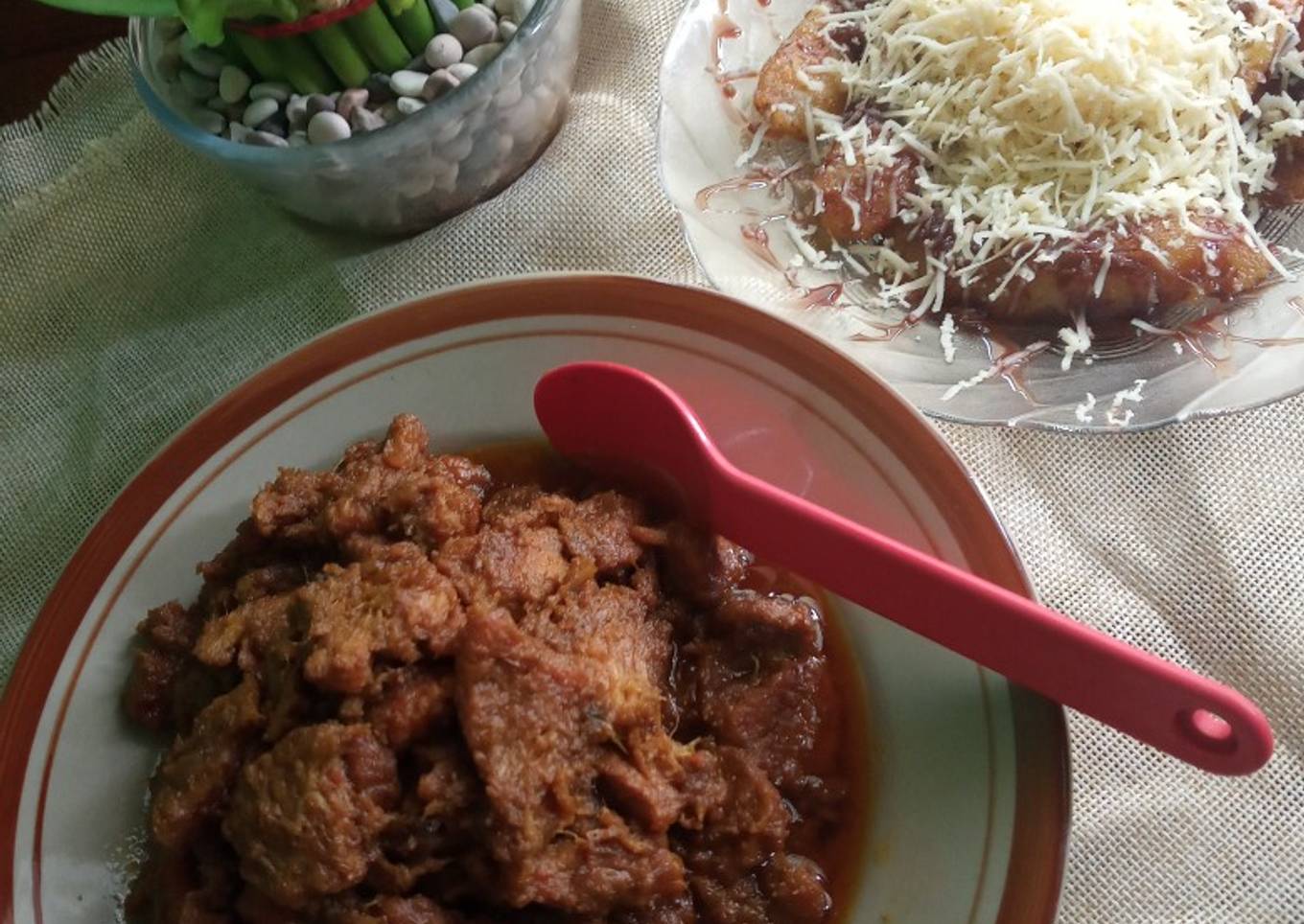 Rendang daging sapi khas padang