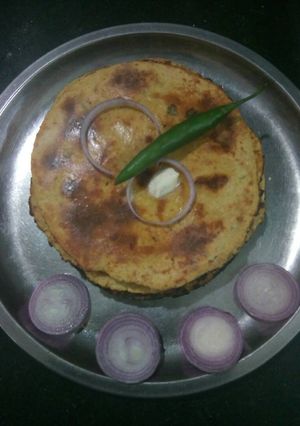 A picture of Missi roti.