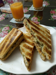 तुना टोस्ट सैंडविच(Tuna toast sandwich recipe in hindi) रेसिपी मुख्य फोटो