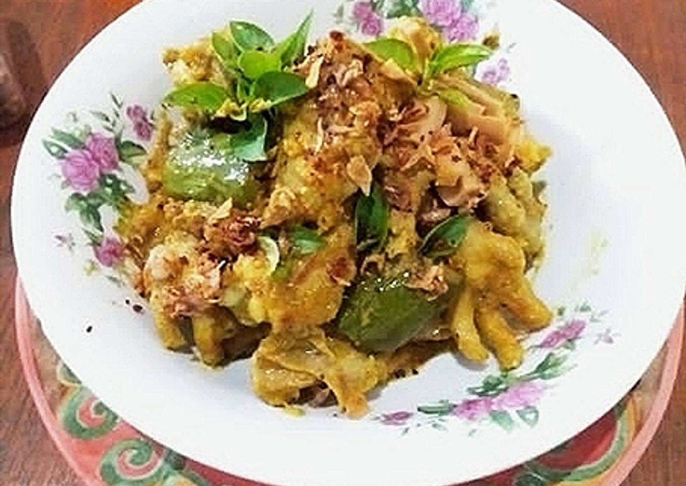 Ceker dan kepala ayam bumbu rujak