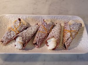 Foto di Cannoli di farina di castagne farciti con ricotta aromatizzata all' arancia e limoncello 🍋