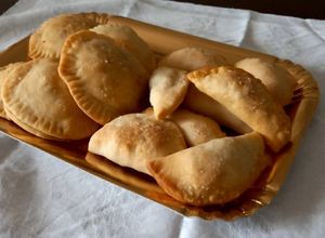 Foto di Panzerotti al ragù con pasta della pizza