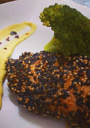 Foto de Filés de frango com crosta de gergelim e molho de Mostarda