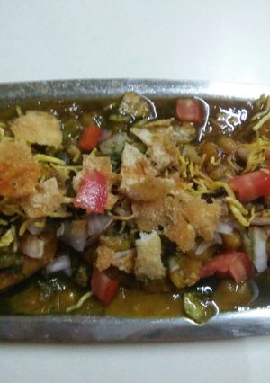 A picture of Ragda Pattice.