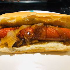 A picture of Beer 🍺 Dogs 🌭.