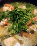 Sopa de pollo con verduras y arroz 🍗🧄🥕🥬🍚
