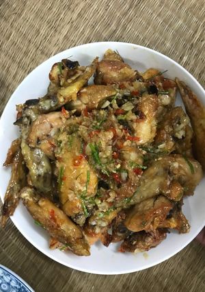 Hình của món Cánh gà chiên mắm.