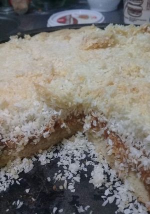 Una foto de Tarta de coco y dulce de leche🍰☕