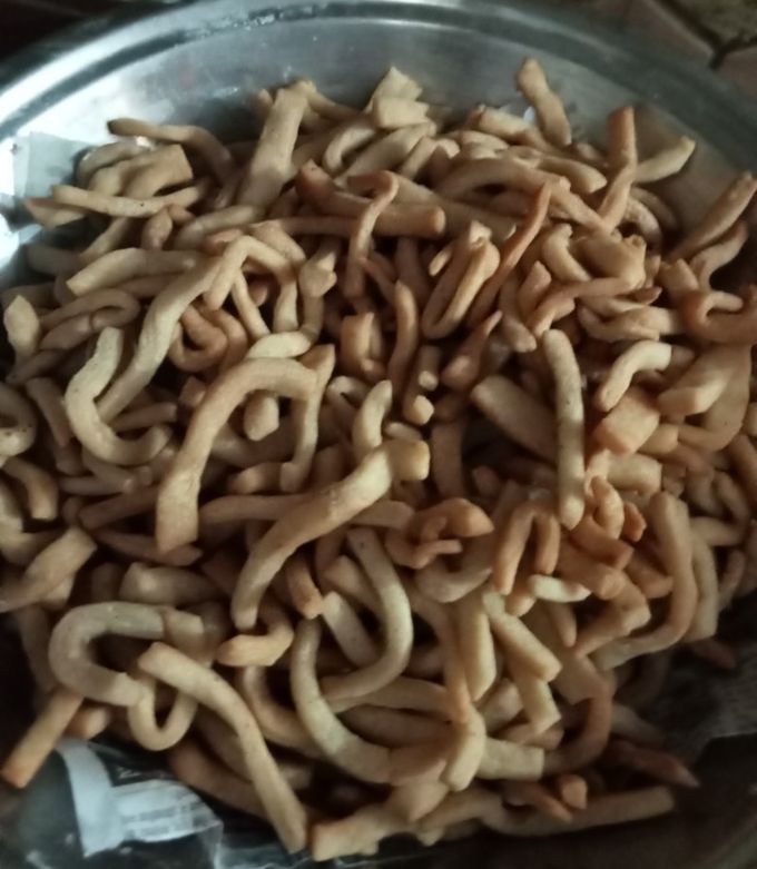 मैदा मठरी (maida mathri recipe in Hindi) रेसिपी मुख्य फोटो