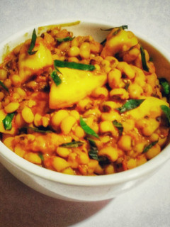 A picture of Beans and yam.
