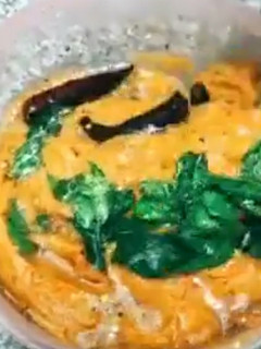 சிம்பிள் தக்காளிசட்ணி(tomato chutney recipe in tamil) செய்முறை முக்கிய புகைப்படம்