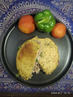 A picture of Wheat 🌾flour fenugreek flavoured kulcha sandwich.