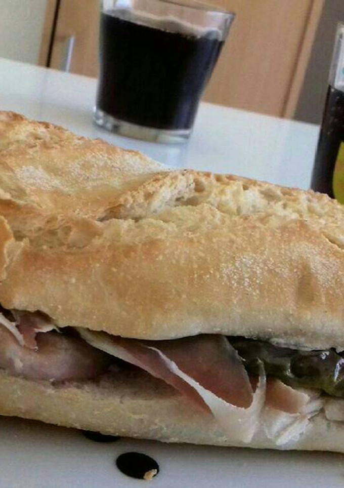 Una foto de Bocadillo de Serranito