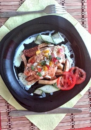 Sajtos csirkemell marinált zöldségekkel és sült burgonyával #val recept fotója