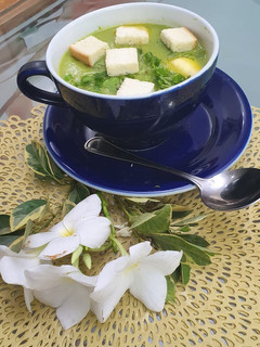 পেঁয়াজ পাতার স্যুপ(Spring onion soup) রেসিপির প্রধান ছবি