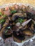 Champiñones salteados con puntas de solomillo