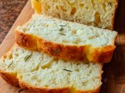 Una foto de pan de harina de almendras