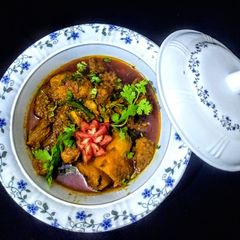 A picture of دیگی آلو گوشت.