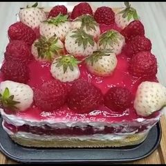 A picture of No bake Raspberry cheese cake.